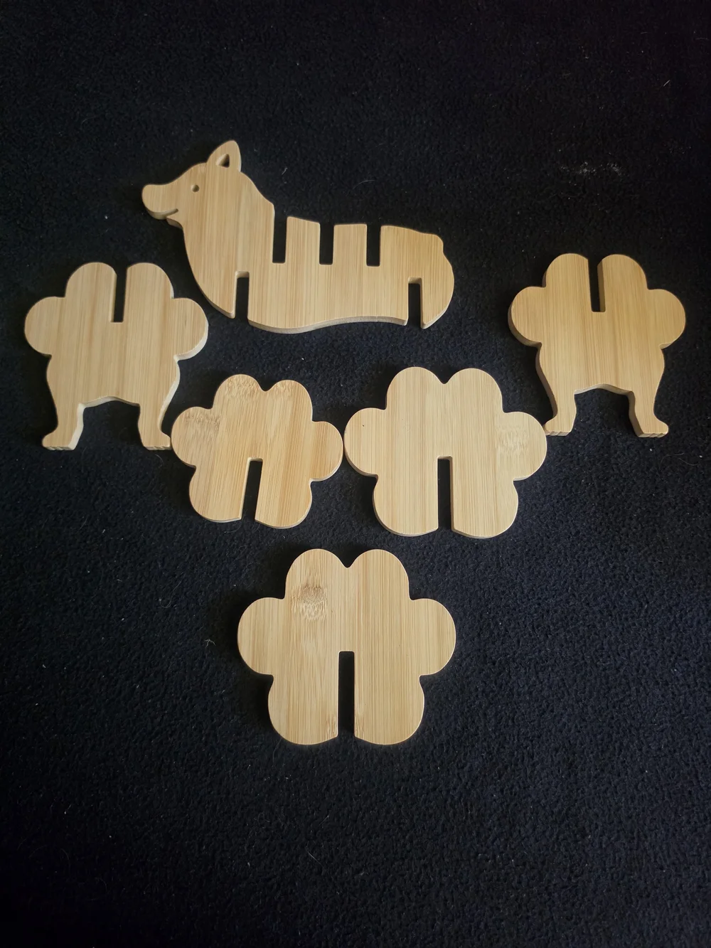 ​Bamboo Dog Trivet - Modular Expandable Hot Pad Kitchen Decor
